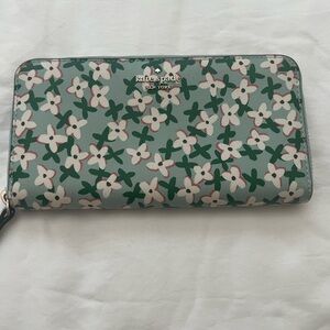 Kate Spade Green and White Floral Wallet